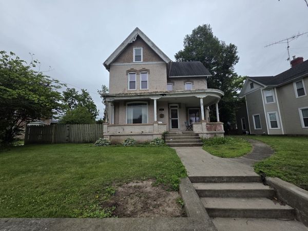 302 E Court Street , Paris, IL 61944