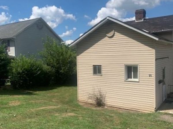 11 Ivy Ln, Pittsburgh, PA 15236