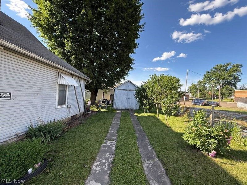 104 Chestnut Street, Coshocton, OH 43812 Photo 3