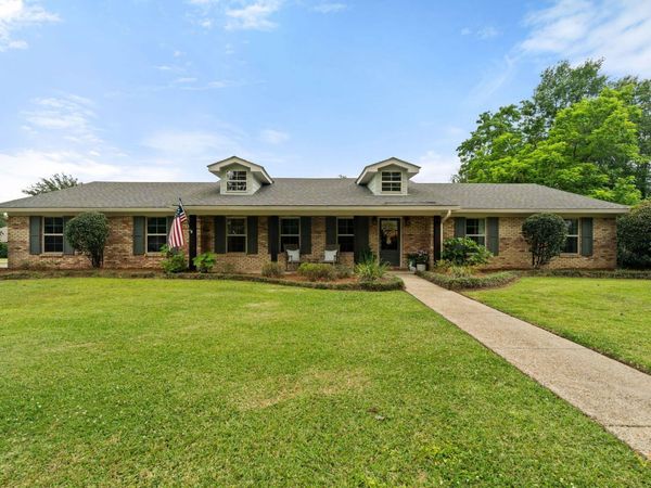 100 Greenwood Pl, Hattiesburg, MS 39402