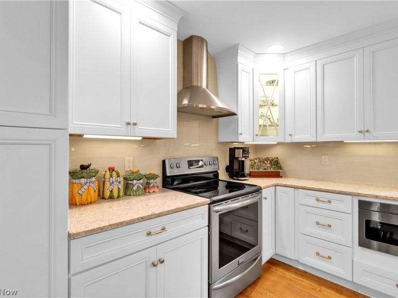 8015 Hansom Place , Mentor, OH 44060 Photo 6