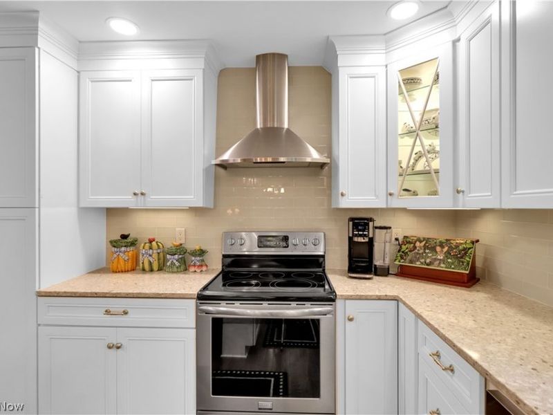 8015 Hansom Place , Mentor, OH 44060 Photo 7