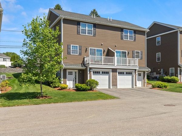 4 Fairview St, Unit 8, Chelmsford, MA 01863