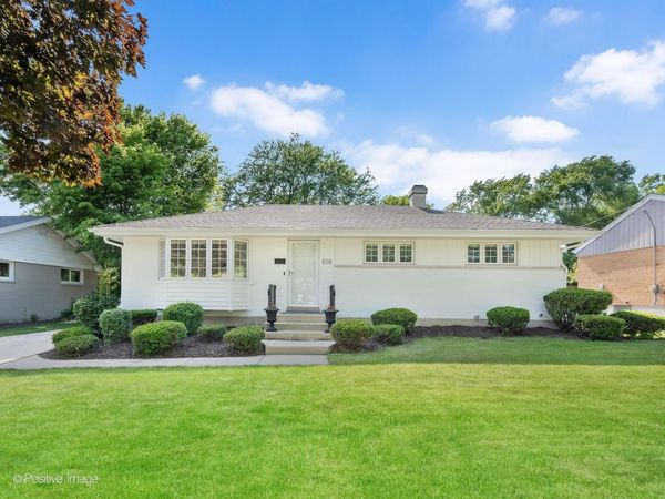 808 Delles Road , Wheaton, IL 60189