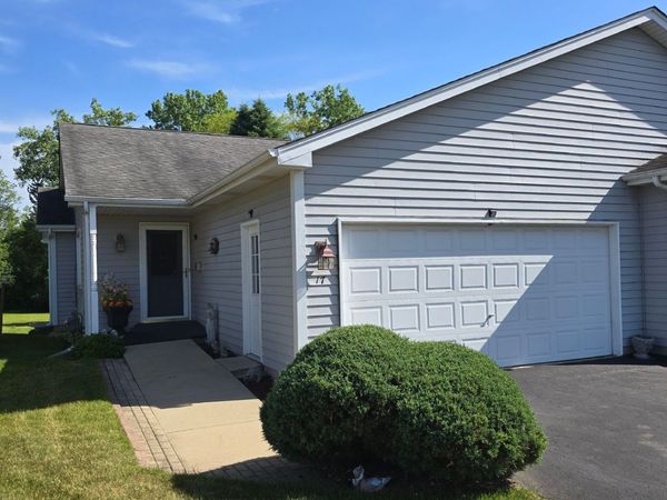 17 Silver Trail, North Aurora, IL 60542