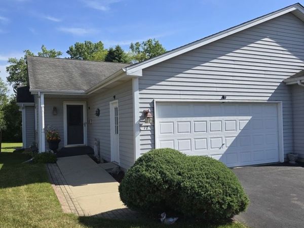 17 Silver Trail , North Aurora, IL 60542
