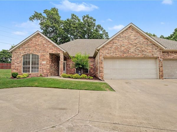 4281 N Meadow View Drive , Fayetteville, AR 72703