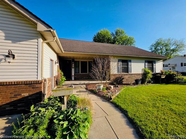 412 Rosette Street, Holly Vlg, MI 48442
