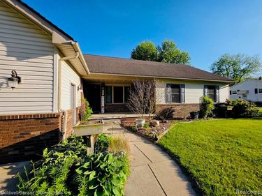 412 Rosette Street, Holly Vlg, MI 48442