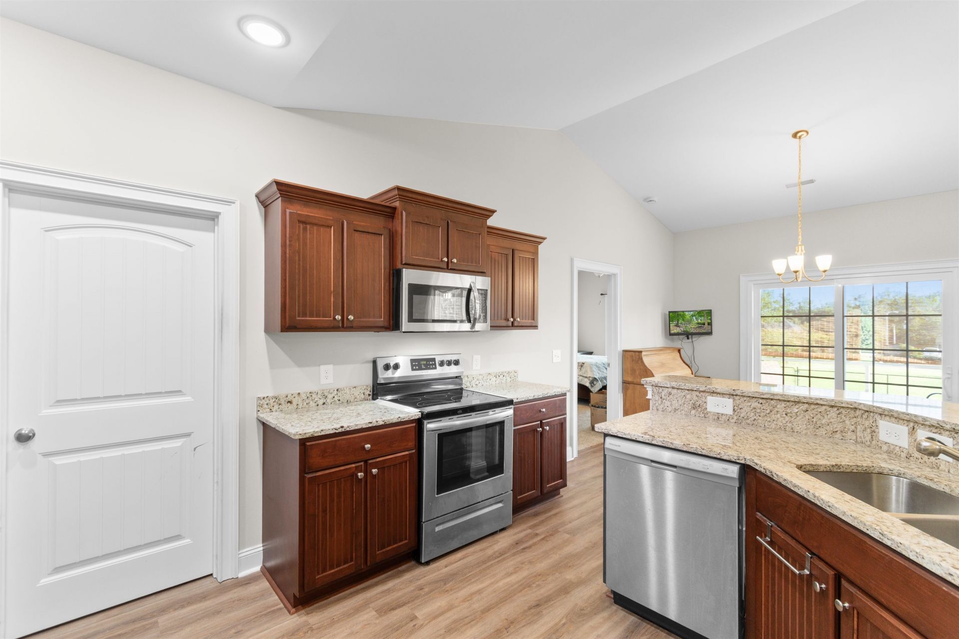 1332 Highway 319  Photo 4