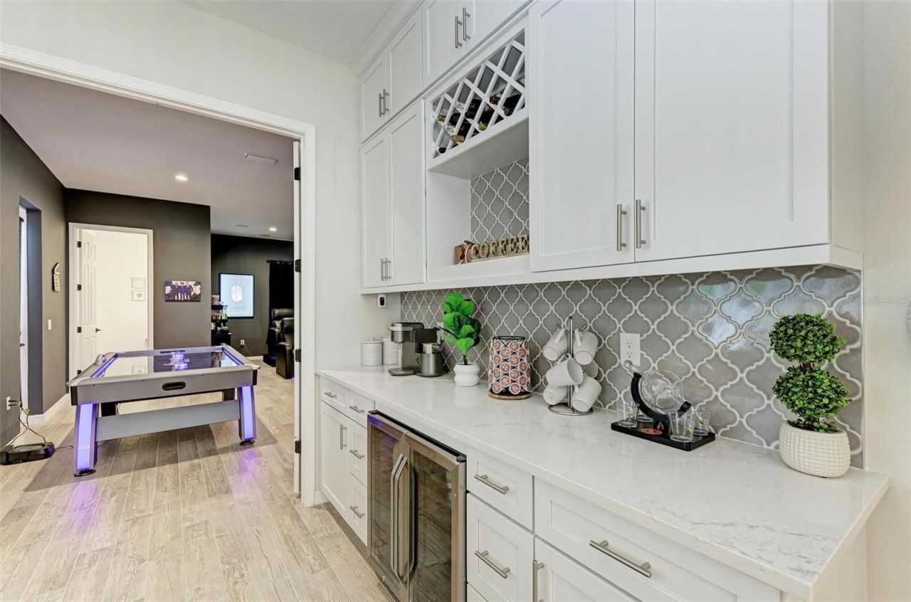 8211 37th Avenue Circle W, Bradenton, FL 34209 Photo