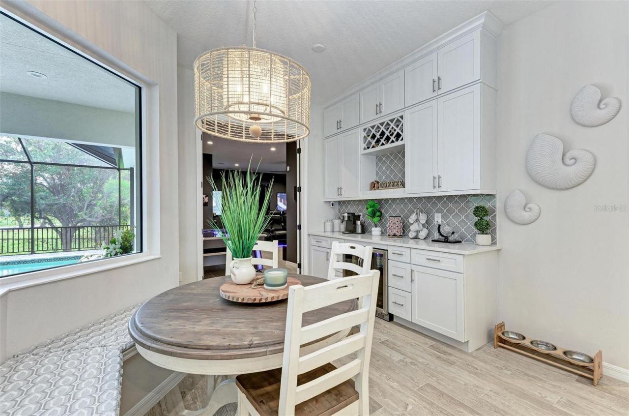 8211 37th Avenue Circle W, Bradenton, FL 34209 Photo