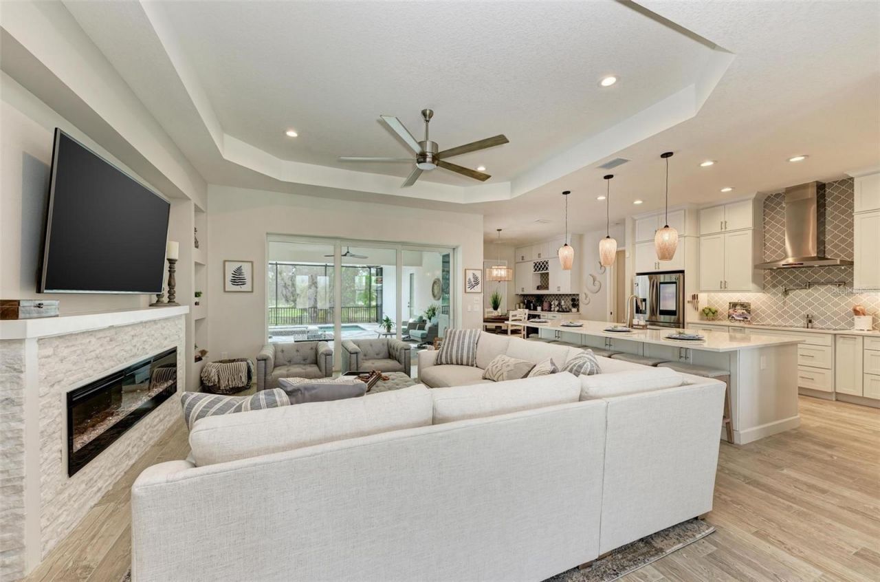 8211 37th Avenue Circle W, Bradenton, FL 34209 Photo