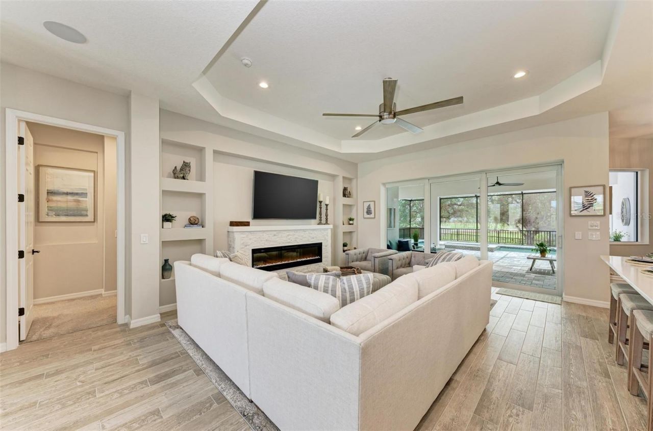 8211 37th Avenue Circle W, Bradenton, FL 34209 Photo