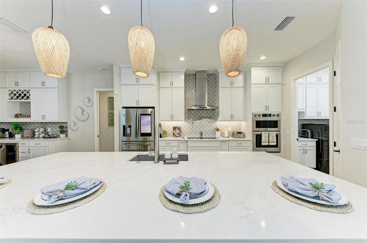 8211 37th Avenue Circle W, Bradenton, FL 34209 Photo