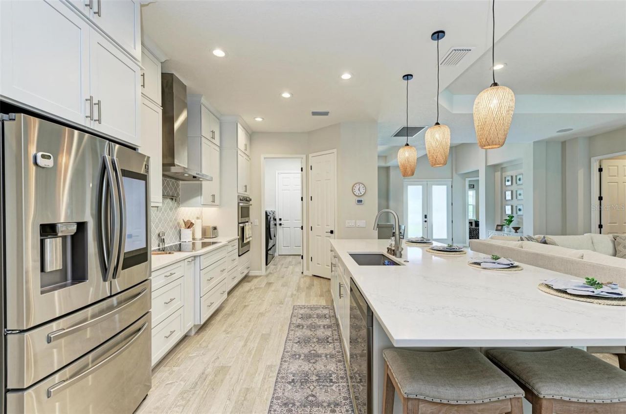 8211 37th Avenue Circle W, Bradenton, FL 34209 Photo
