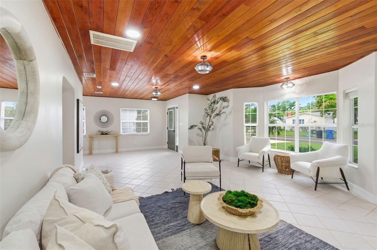 1533 Suffolk Street N, Saint Petersburg, FL 33710 Photo