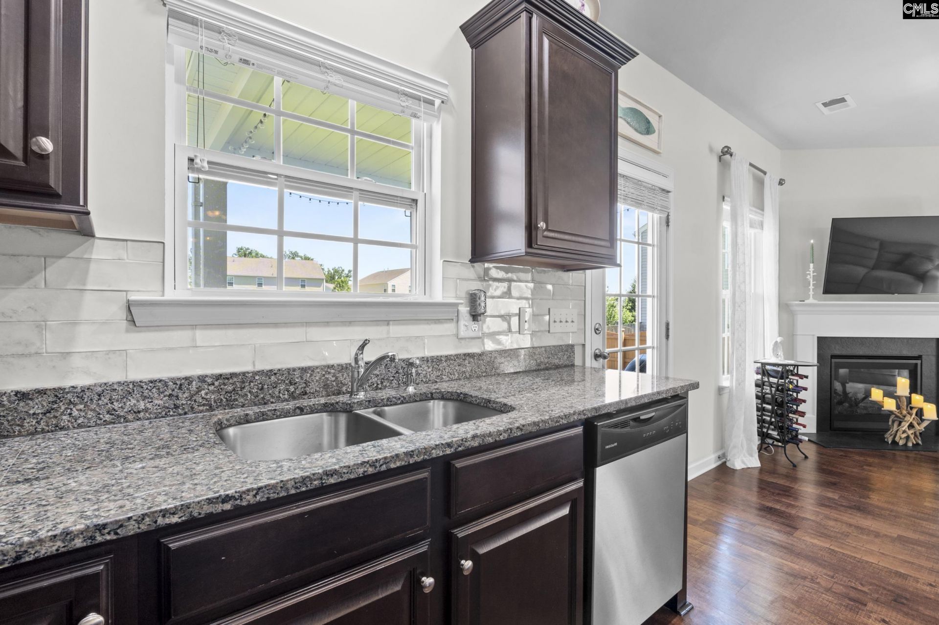 865 Sunseeker Drive  Photo 5