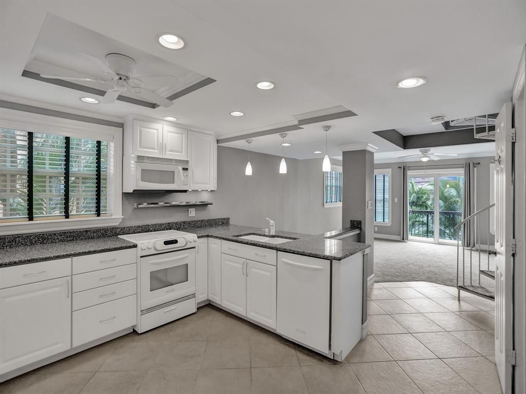 620 Tennis Club Drive, Unit 304, Fort Lauderdale, FL 33311 Photo