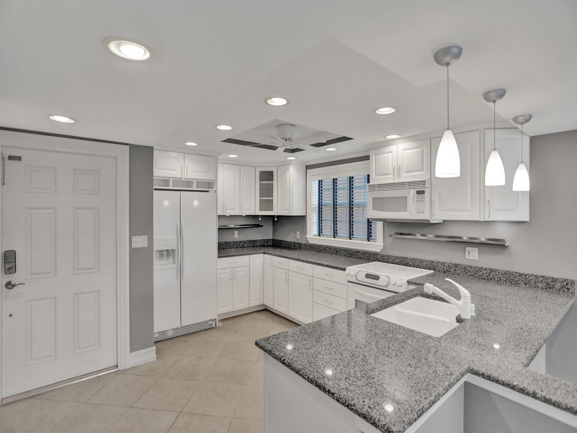 620 Tennis Club Drive, Unit 304, Fort Lauderdale, FL 33311 Photo