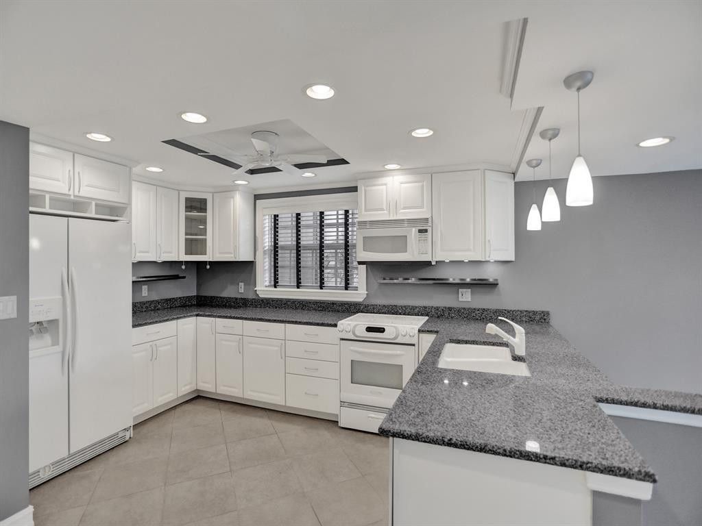 620 Tennis Club Drive, Unit 304, Fort Lauderdale, FL 33311 Photo