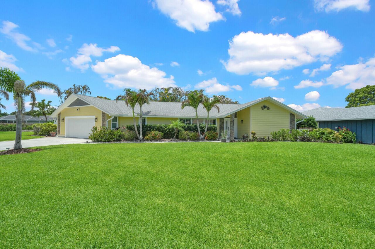 7986 SE Trenton Avenue, Hobe Sound, FL 33455 Main Photo