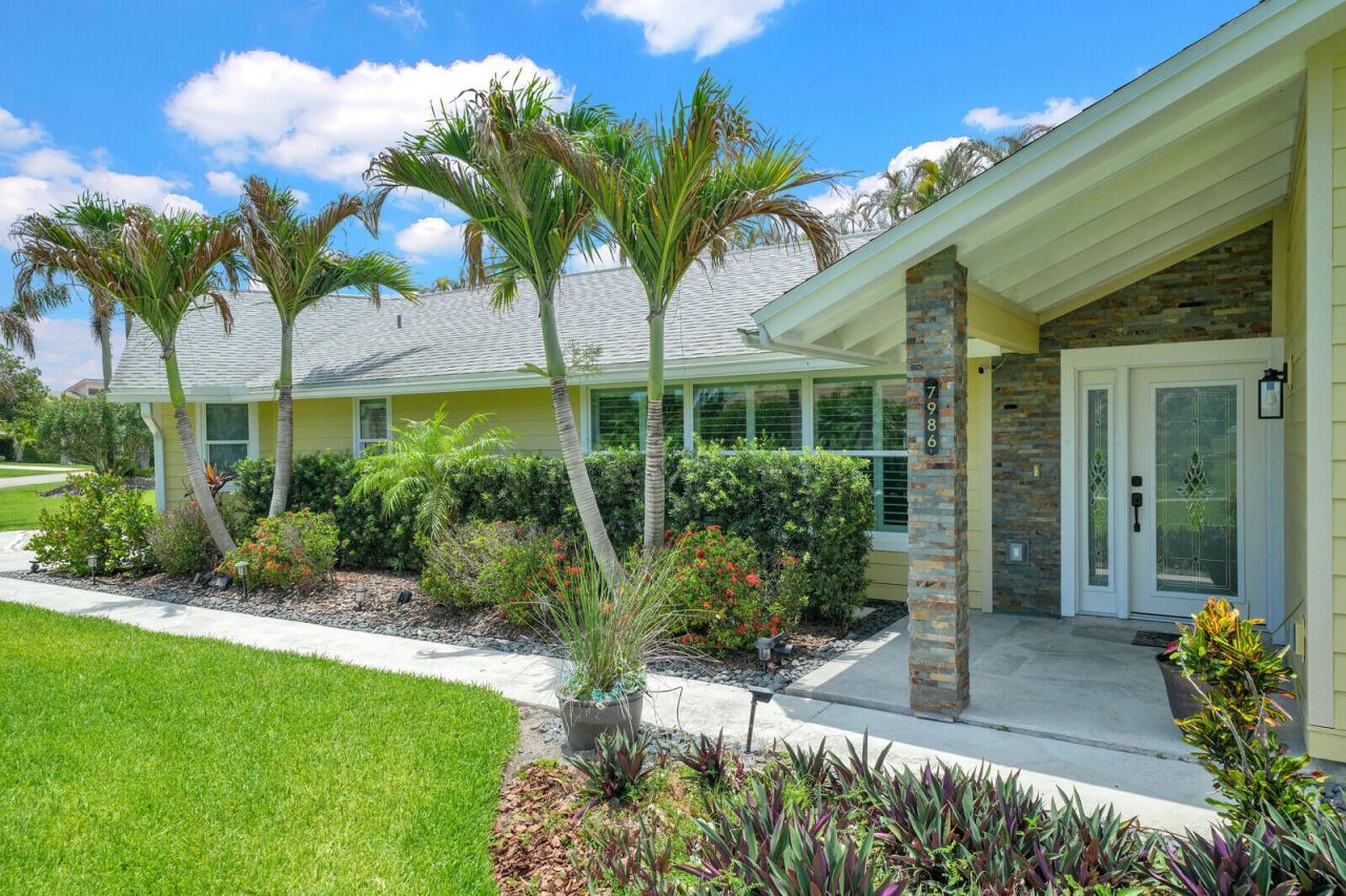 7986 SE Trenton Avenue, Hobe Sound, FL 33455 Photo