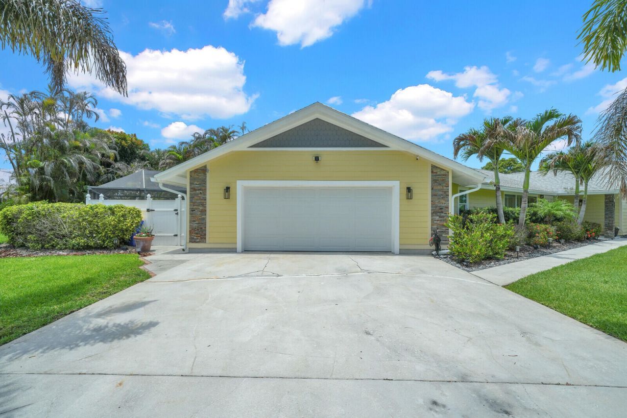 7986 SE Trenton Avenue, Hobe Sound, FL 33455 Photo