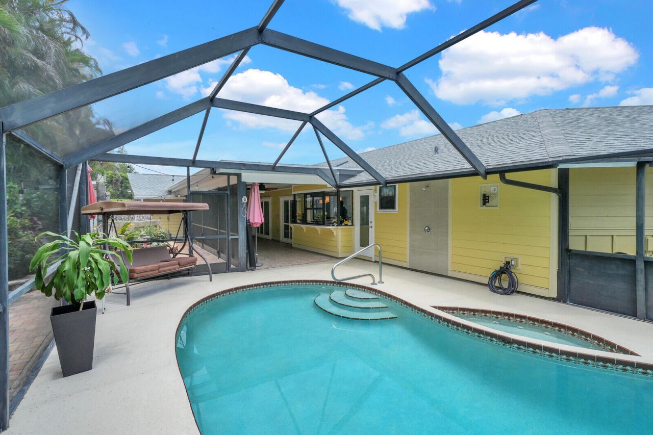 7986 SE Trenton Avenue, Hobe Sound, FL 33455 Photo