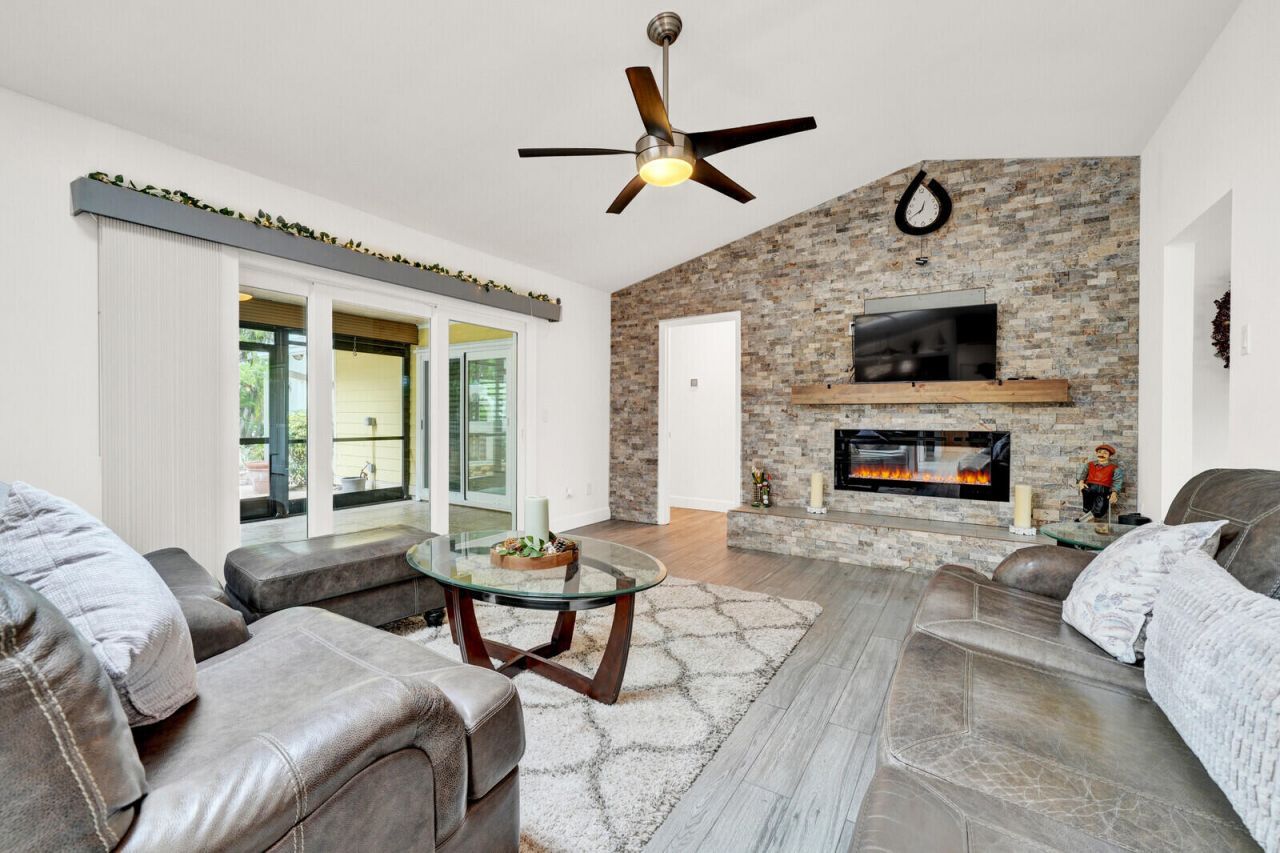 7986 SE Trenton Avenue, Hobe Sound, FL 33455 Photo