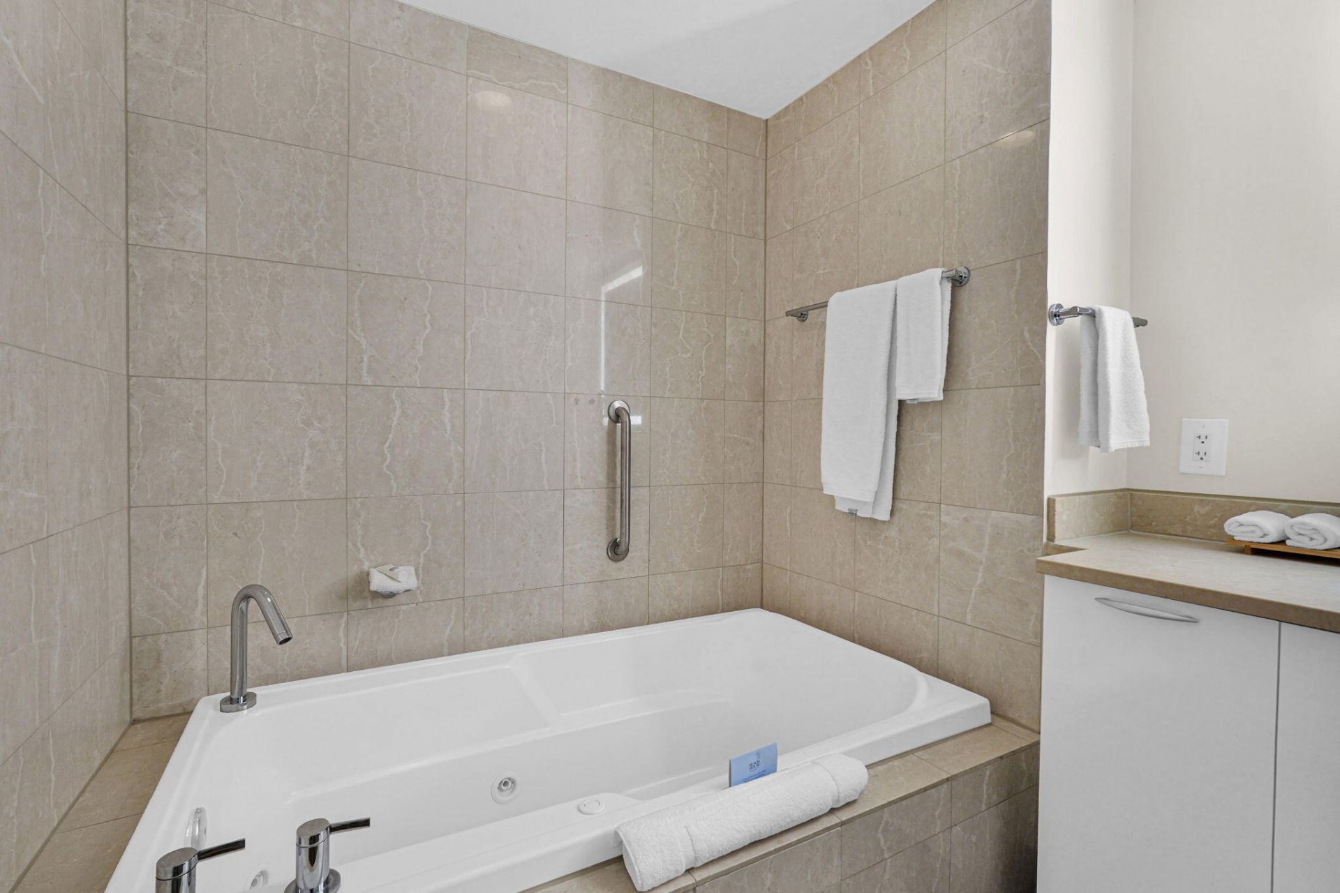 505 N Fort Lauderdale Beach Boulevard, Unit 915, Fort Lauderdale, FL 33304 Photo