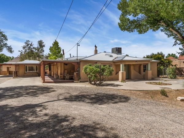 2918 Mountain Road NW, Albuquerque, NM 87104
