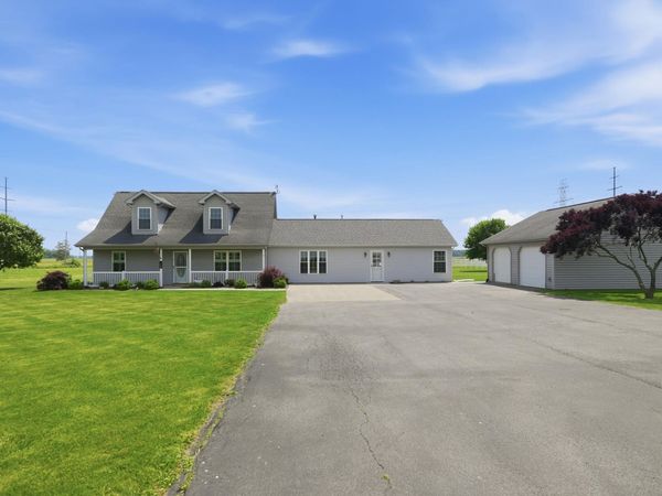 5611 S Doyle Road, New Haven, IN 46774