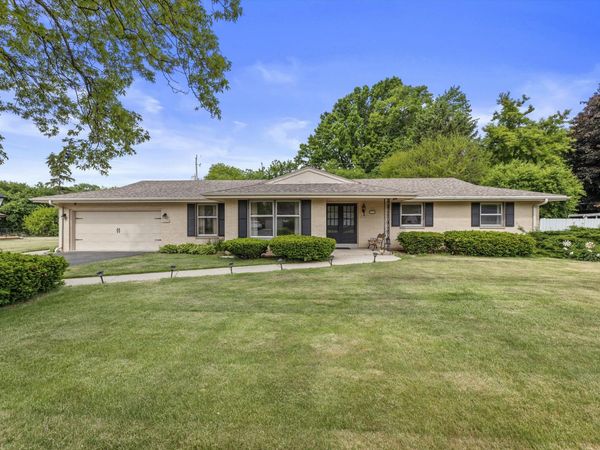 9133 N Silver Brook Ln, Brown Deer, WI 53223