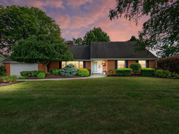 N87W15765 Belleview Blvd, Menomonee Falls, WI 53051