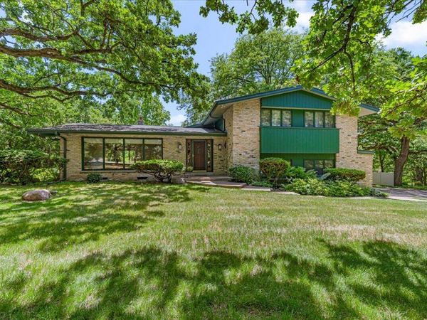 S23W26167 Canterbury Ln, Waukesha, WI 53188