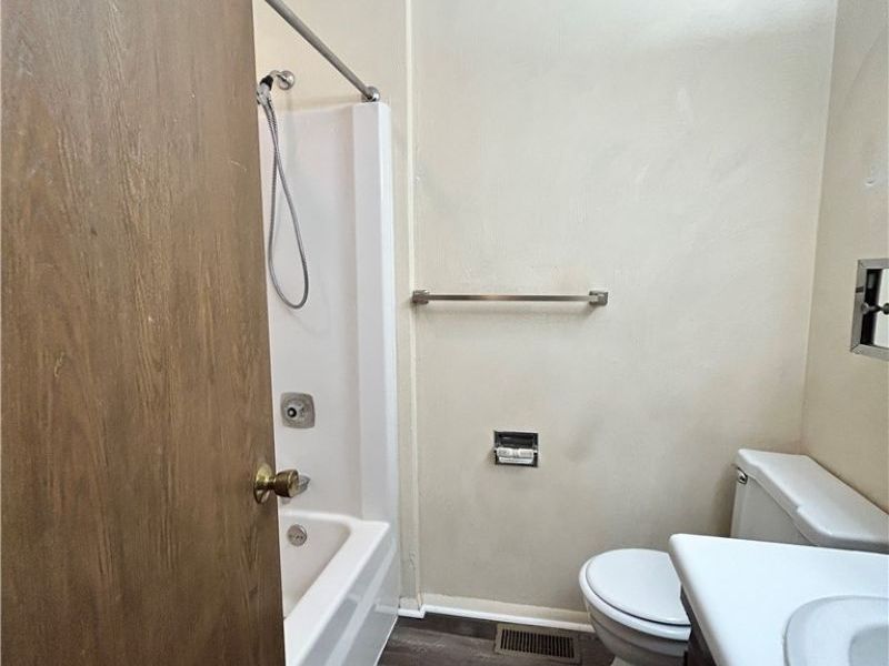 123 Orchard Drive , Unit #C, Saint Clairsville, OH 43950 Photo 8