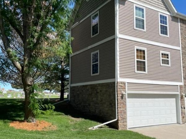 6399 Oak Creek Drive, Pleasant Hill, IA 50327