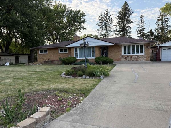 106 Superior Avenue, MACHESNEY PARK, IL 61115