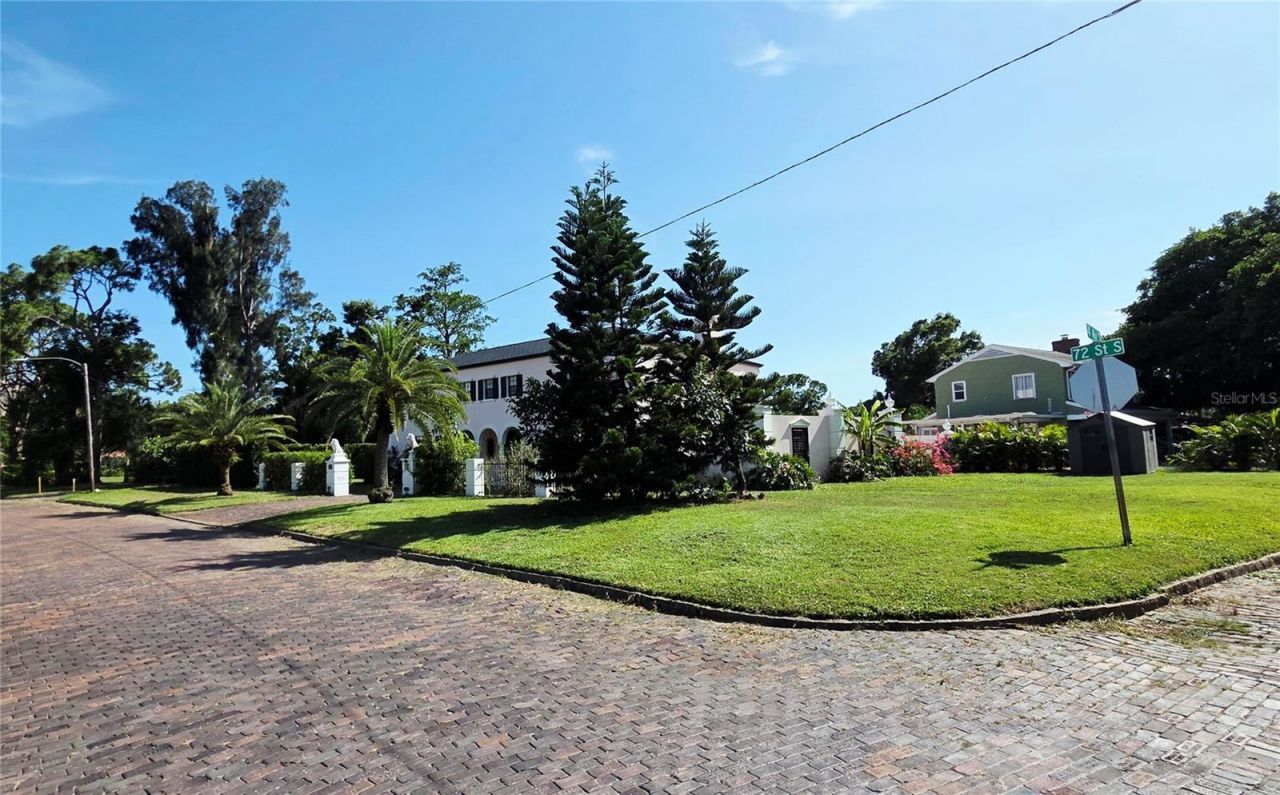 411 72nd Street S, Saint Petersburg, FL 33707 Photo