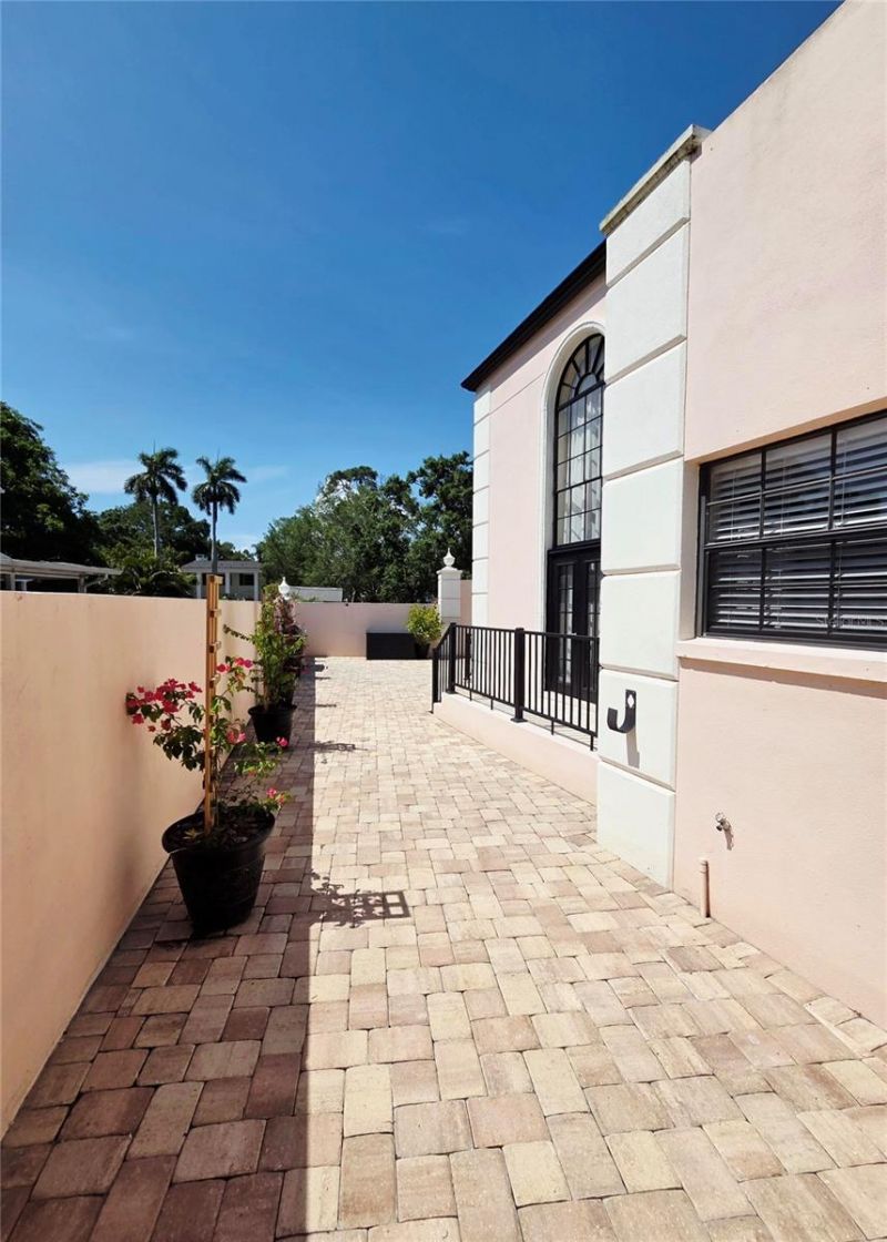 411 72nd Street S, Saint Petersburg, FL 33707 Photo