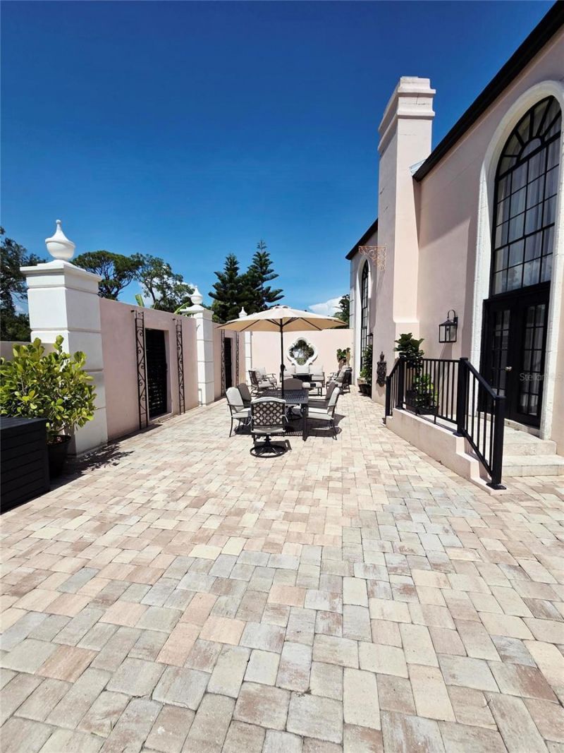 411 72nd Street S, Saint Petersburg, FL 33707 Photo
