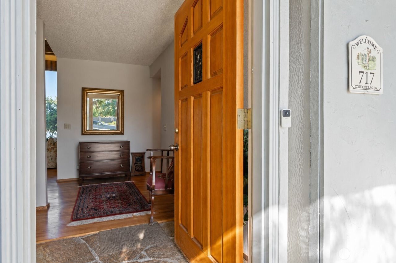 717 N Golf Course Drive , Chelan, WA 98816