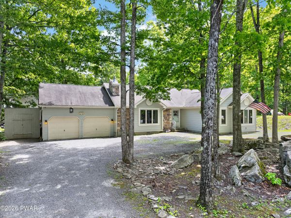 151 Willow Drive , Hawley, PA 18428