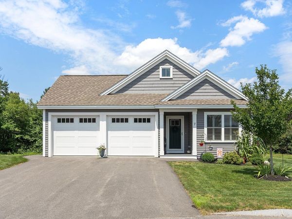 7 Paddock Circle, Unit 12, Nashua, NH 03062