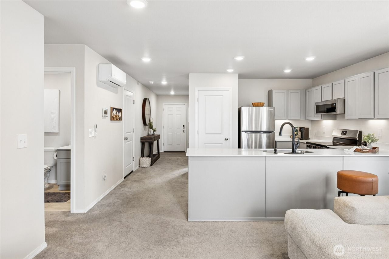 4369 SE Woodford Court , Port Orchard, WA 98366