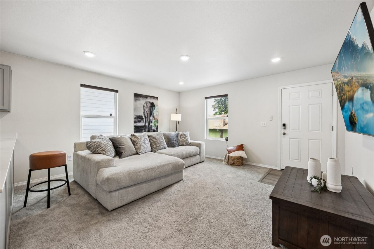 4369 SE Woodford Court , Port Orchard, WA 98366