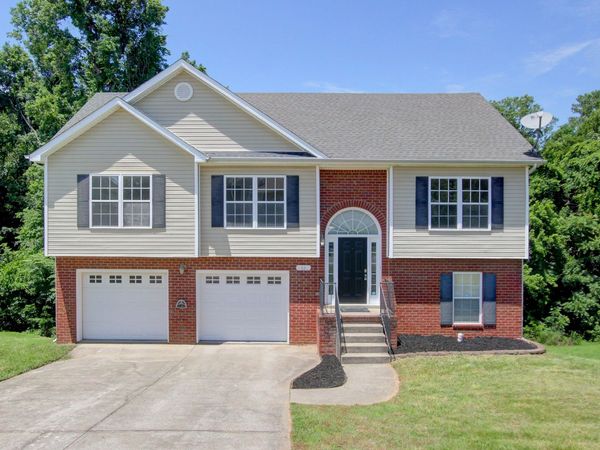 93 West Dr, Clarksville, TN 37040