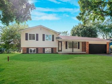 8965 Van Gordon Avenue, White Lake Twp, MI 48386