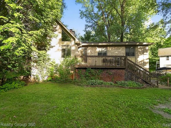 751 Maury Place , Genoa Twp, MI 48843